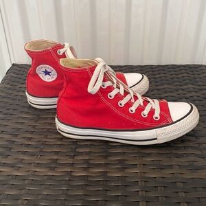 Converse sneakers women’s size 6